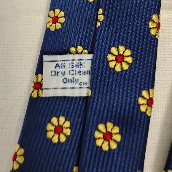 ❤️HAWES & CURTIS Daisies Handmade in England Silk Necktie Tie - Picture 4 of 8